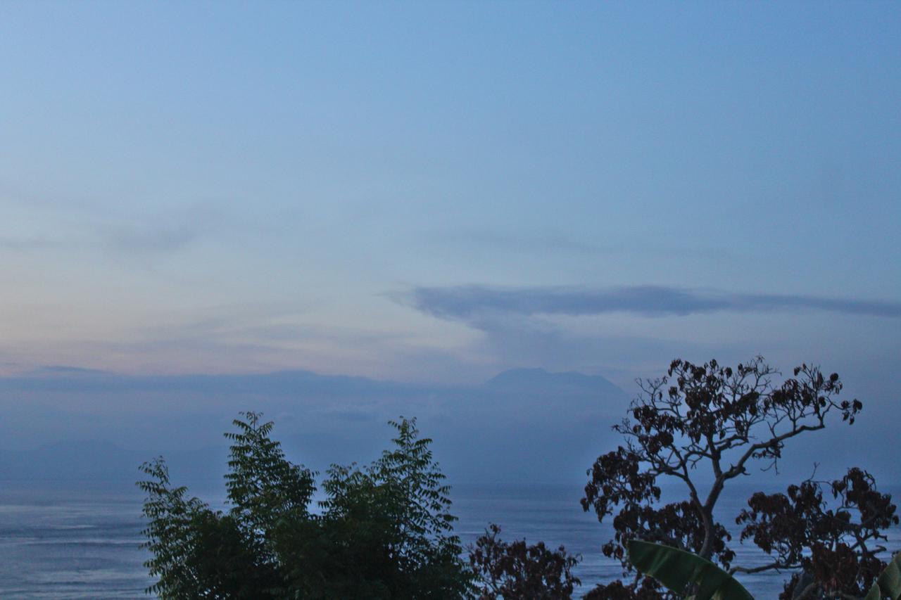 Prasi Sunset Bungalows Toyapakeh Ngoại thất bức ảnh